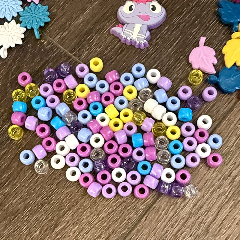 Disney Frozen Castle Bead Set - 5 Character Charms - Carrying Case - Picture 5 of 9